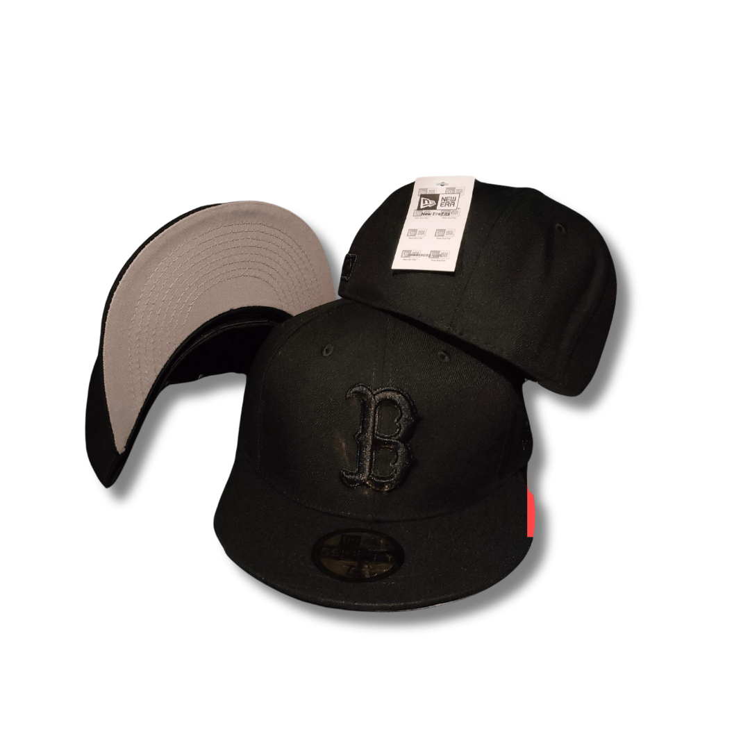 New Era Fly your own flag with this 59FIFTY Boston Red Sox Blackout Cap