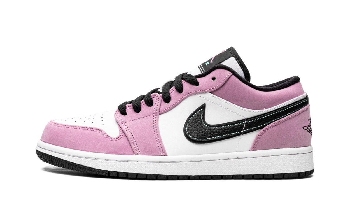 Air Jordan 1 Low SE "Violet Shock" Sneakers