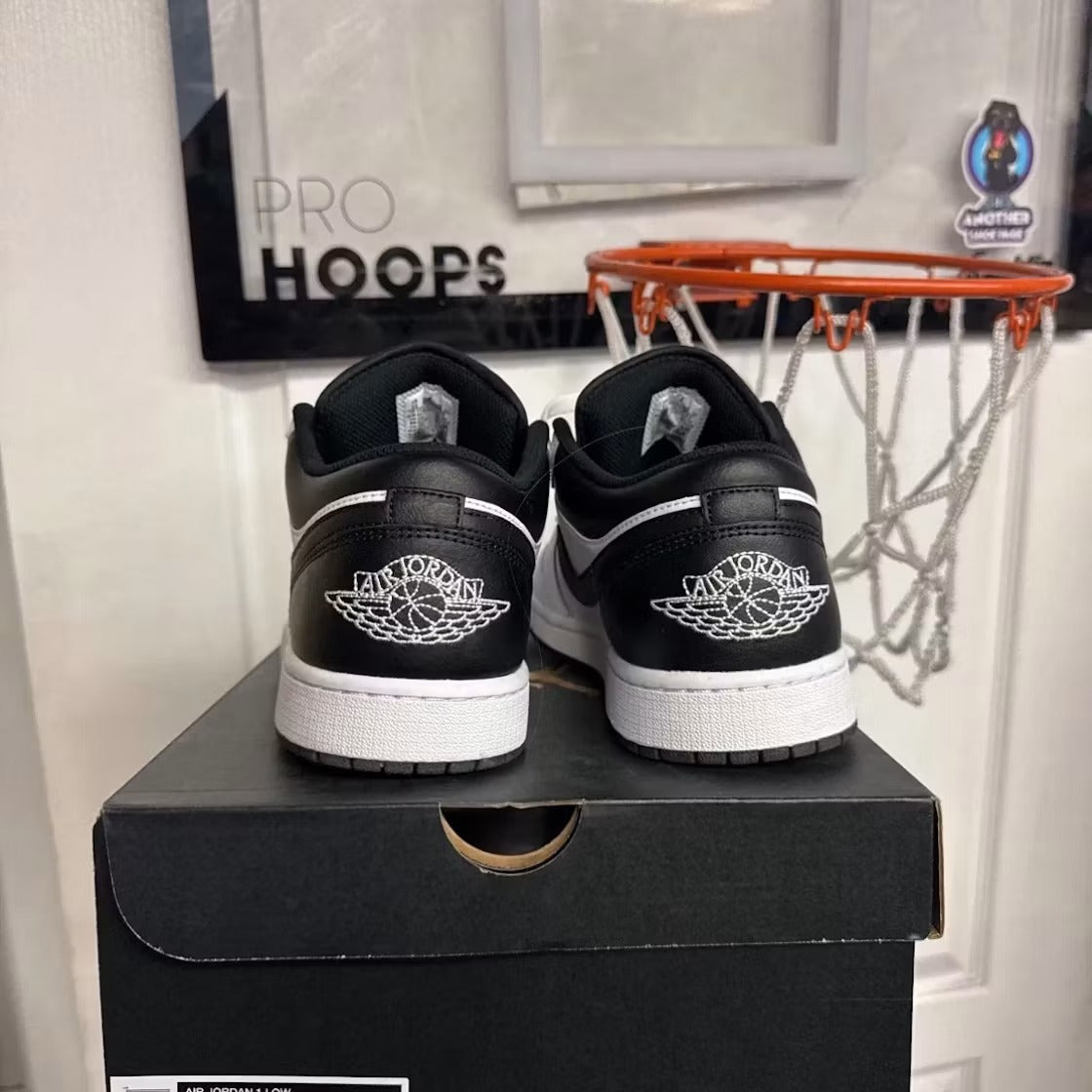 Used - Air Jordan 1 Low White Black - US M 11 - detail 3
