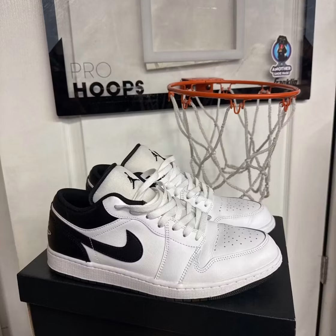 Used - Air Jordan 1 Low White Black - US M 11 - detail 1