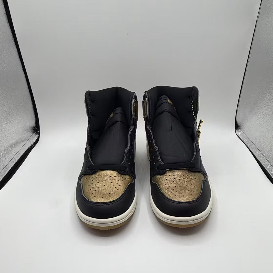 Air Jordan 1 Retro High OG Black Metallic Gold - US M 9.5 - New - Other - detail 2