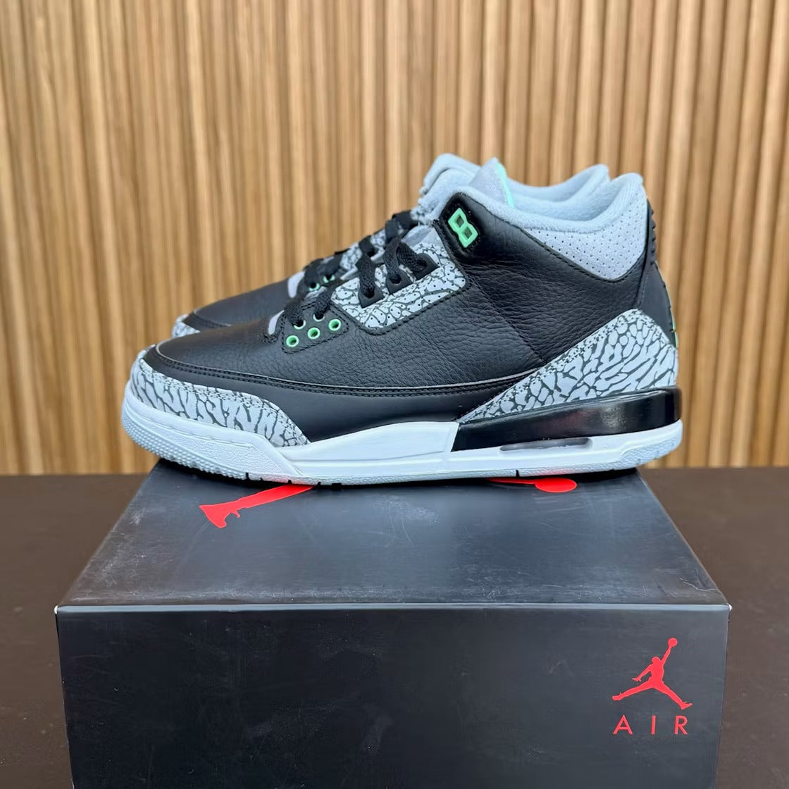 Used - Air Jordan 3 Retro Green Glow (GS) - US 7Y - detail 3
