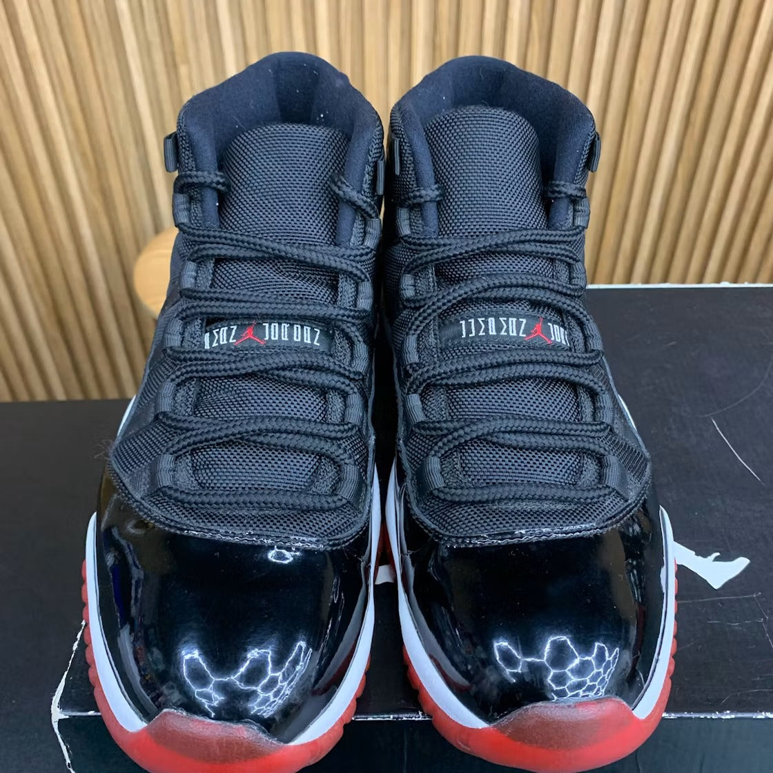 Used - Air Jordan 11 Retro Playoffs (2012) - US M 9.5 - detail 1