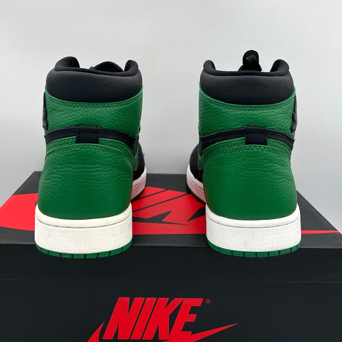 Used - Air Jordan 1 Retro High Pine Green Black - US M 9 - detail 4