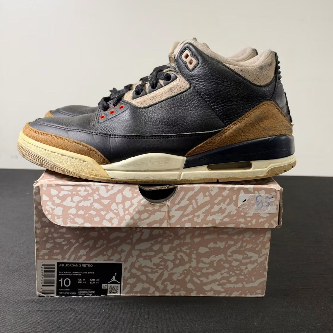 Used - Air Jordan 3 Retro Desert Elephant - US M 10 - detail 3