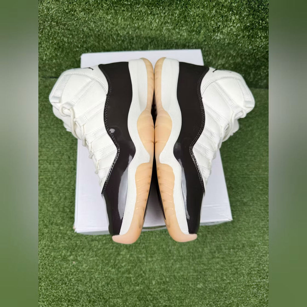 Used - Air Jordan 11 Retro Neapolitan (Women's) - US W 8 - detail 4