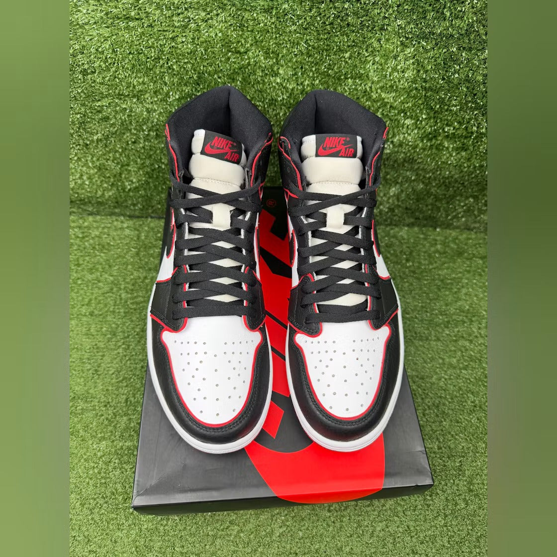 Used - Air Jordan 1 Retro High Bloodline - US M 11.5 - detail 2