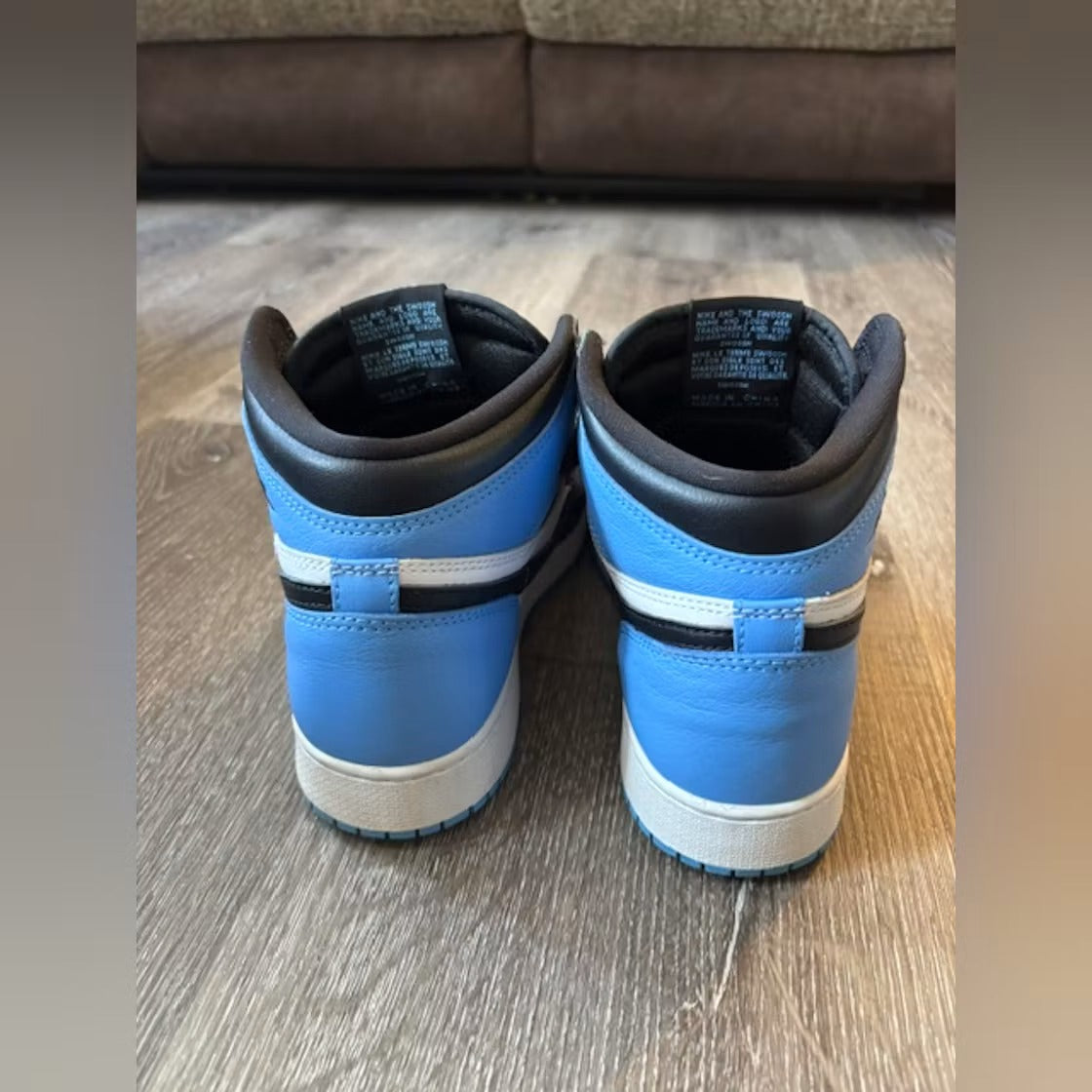 Used - Air Jordan 1 Retro High OG UNC Toe (GS) - US 7Y - detail 2