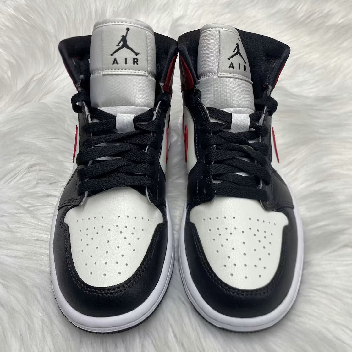 Used - Air Jordan 1 Mid Gym Red Off Noir (Women's) - US W 5 - detail 4