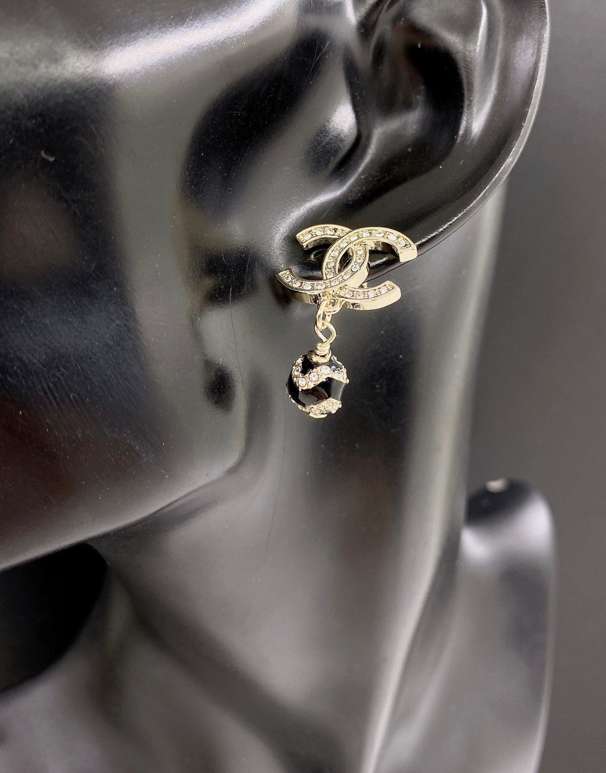 Chanel Pearl Pendant 18K Gold Earrings